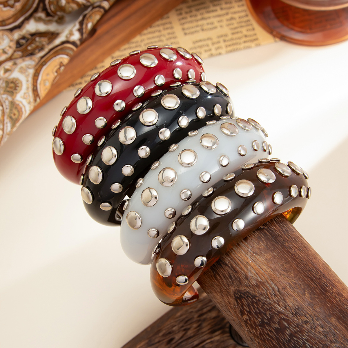 Hyperbole Rivets Acrylic Resin - Minimalist Ring Stackable 评论和价格
